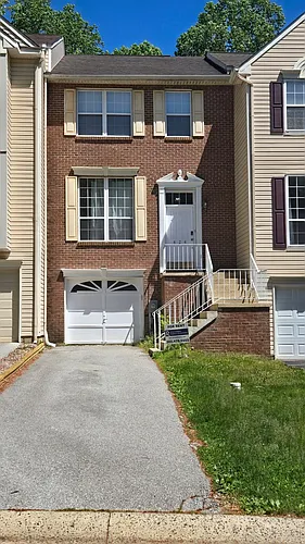 424 Woodstock Ln Photo 1