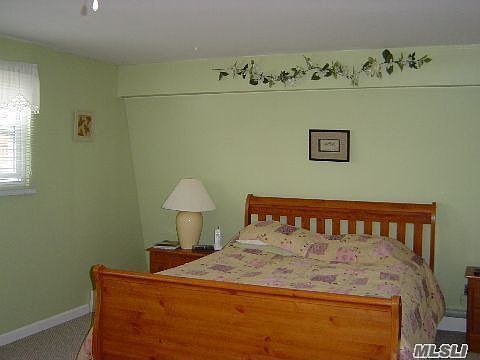 5th image of 54 Hurtin St