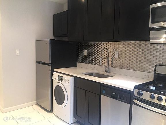 4th image of 926 Amsterdam Ave #5A