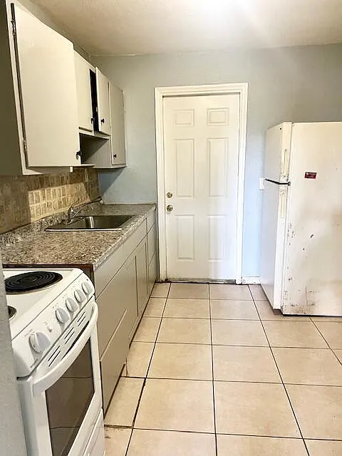 2 bed, 1.0 bath, 650 sqft, $1,700 — Photo 3