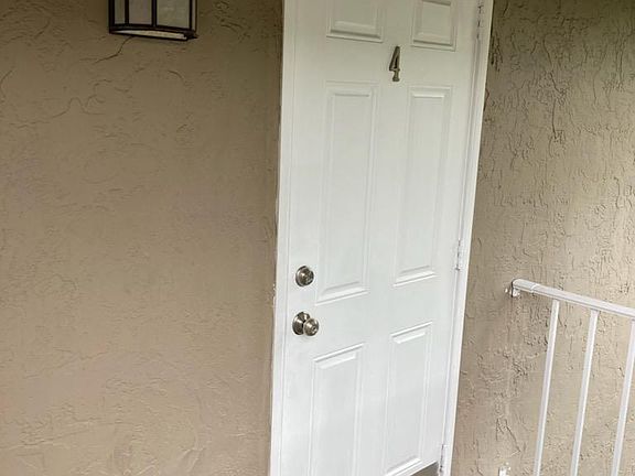 PRIVATE 2ND FLOOR ENTRANCE