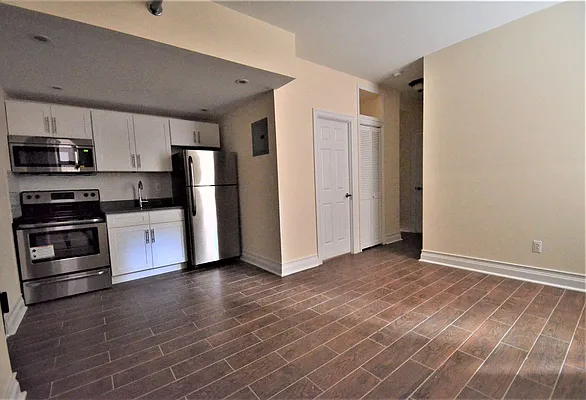 Rented by CITY SKYLINE REALTY INC | media 29