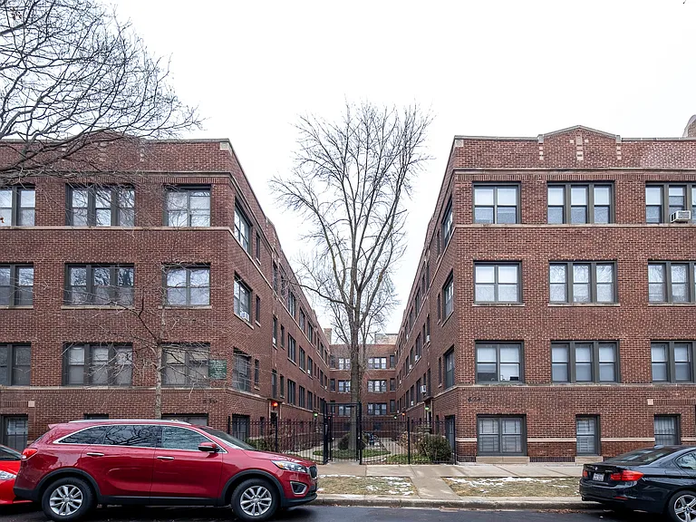 2351 N Seeley Ave #3A — Photo 1
