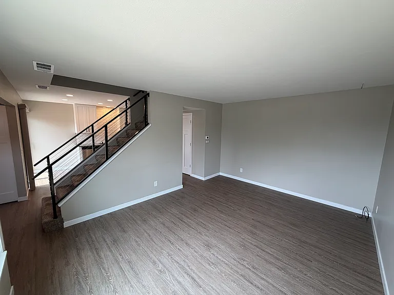 543 East Blf — Photo 5