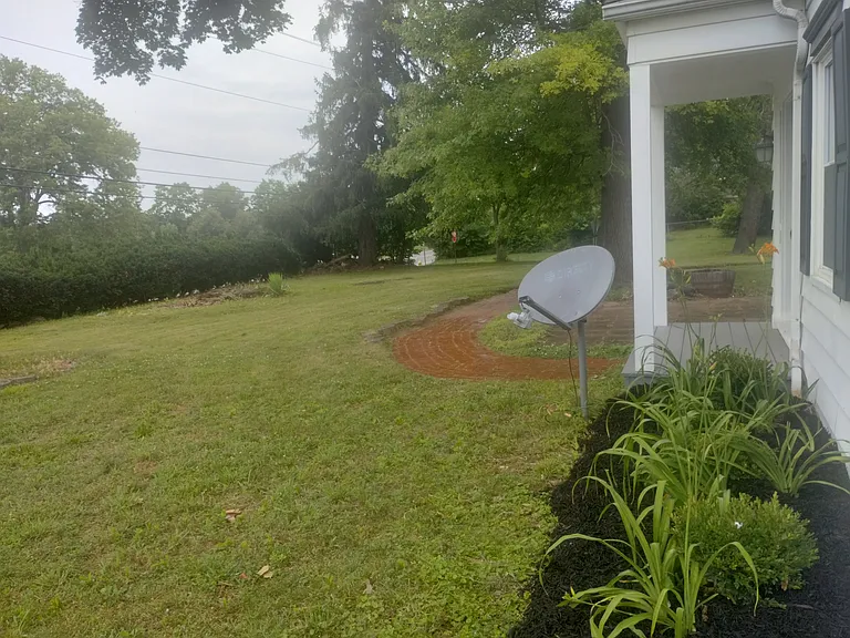 3950 Riverside Dr — Photo 30