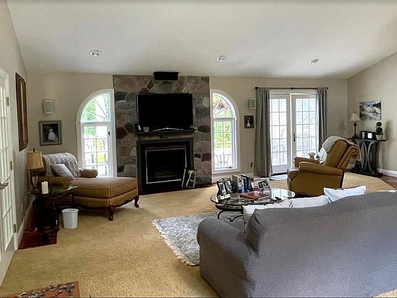 3rd image of 10260 Wake Robin Dr
