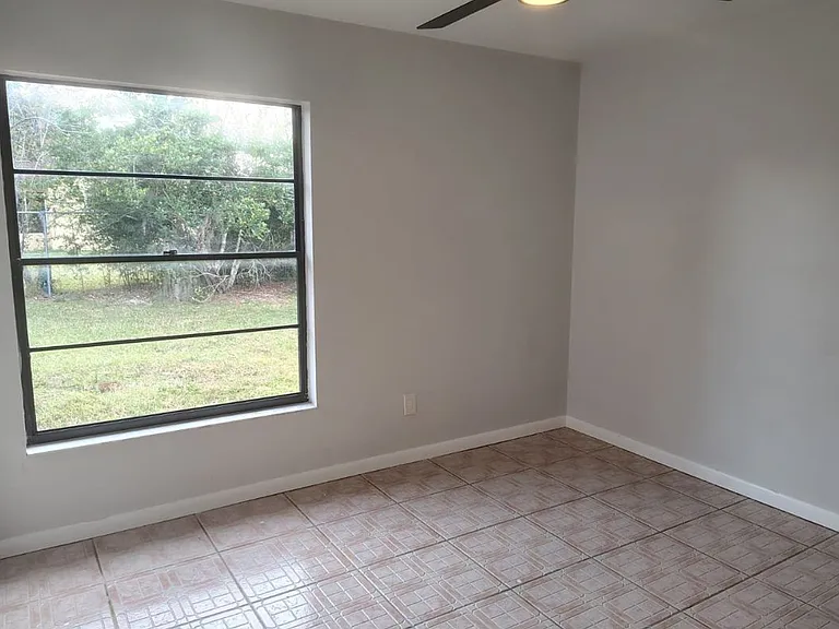 437 Short Dr — Photo 7