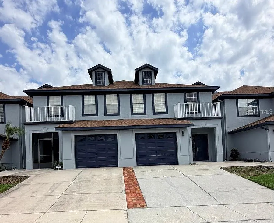 3 bed, 2.5 bath, 1957 sqft, $2,300 — Photo 1