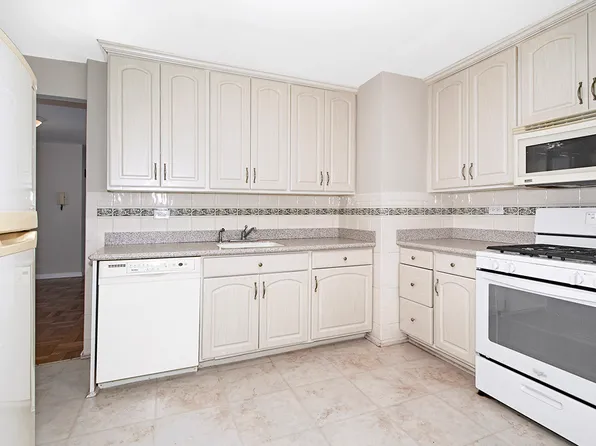 609 Kappock Street image 10 of 26