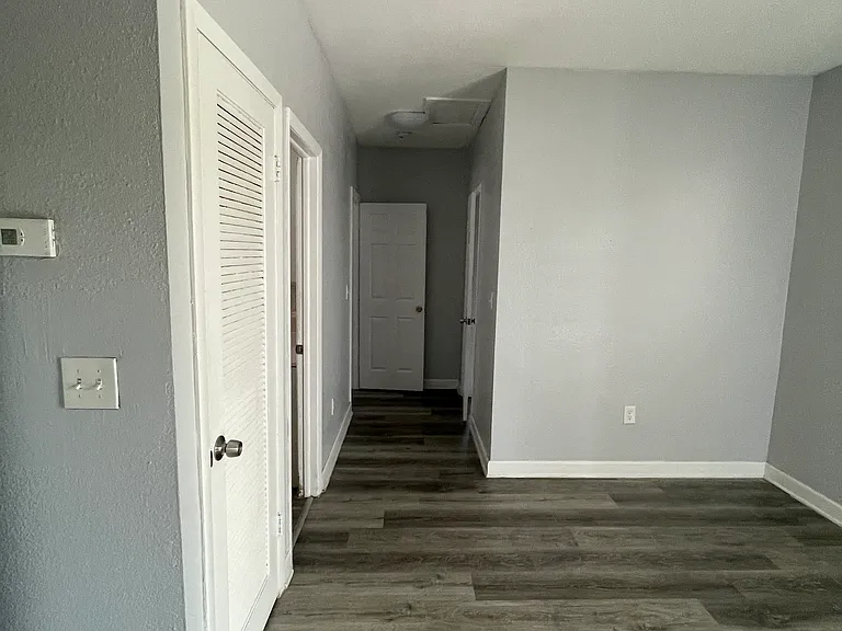 851 SW 4th St #9 — Photo 6