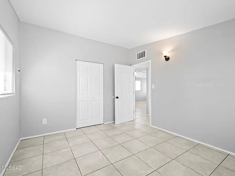 202 S Avenue C — Photo 25