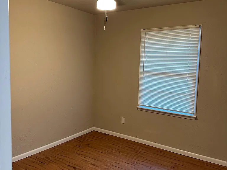 2504 SW 54th Pl — Photo 9