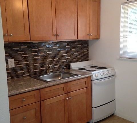 3rd image of 2715 P St APT 04