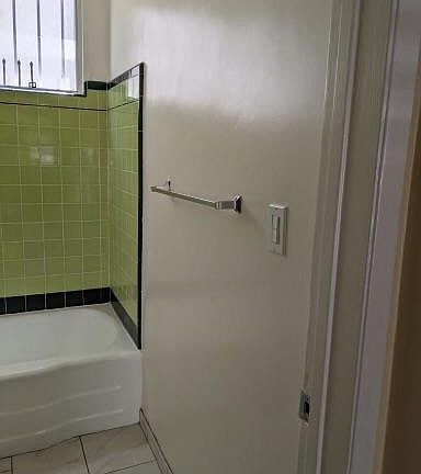 4th image of 943 Wilcox Ave APT 2