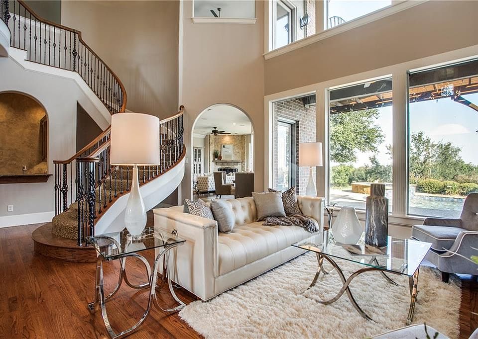 1st image of 4557 Biltmoore Dr