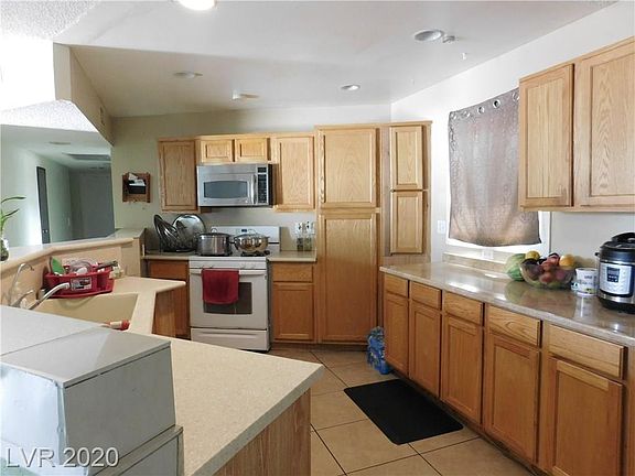 3rd image of 2300 Theresa Ave
