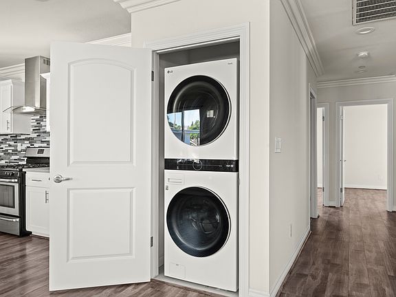 5th image of 4814 1/2 Saturn St #1