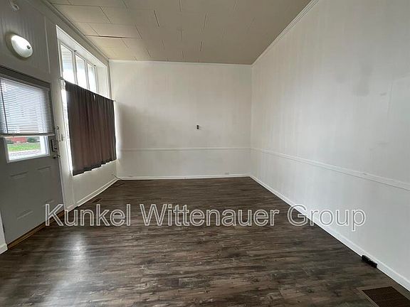 4th image of 102 S Alton St