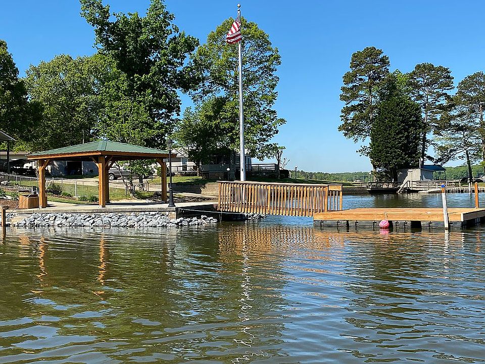 1st image of 360 Lakeshore Dr