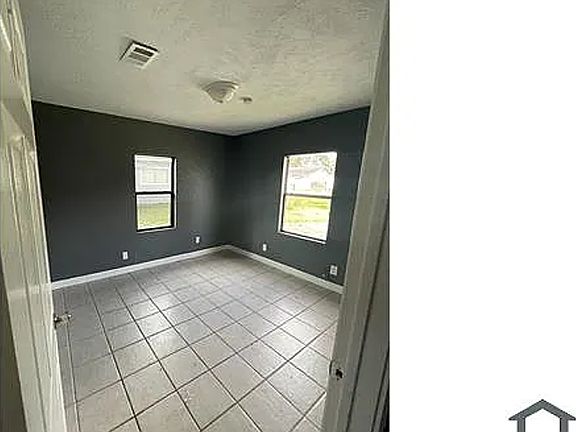 3rd image of 3975 Cleveland Ave