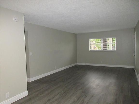 4th image of 4280 Woodside Dr #10