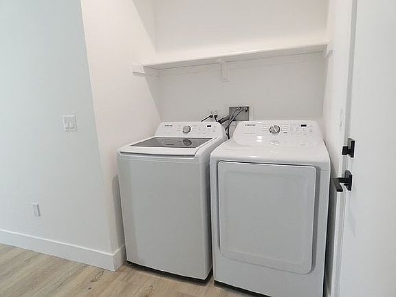 4th image of 10817 Hortense St #1/2