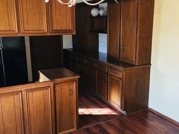 3rd image of 1401 E Hickory Branch St