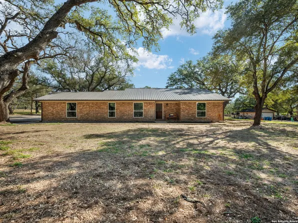 116 CRESTLINE DR, Pleasanton, TX 78064