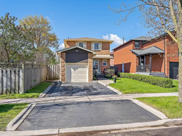 4 Shenstone Ave, Brampton, ON L6Z 2Y6