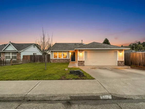 3580 Larsen Ln, Fortuna, CA 95540