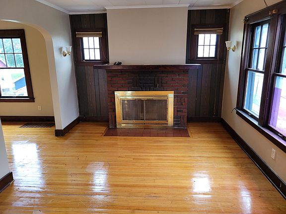 4th image of 227 Marguerite Ave APT 2