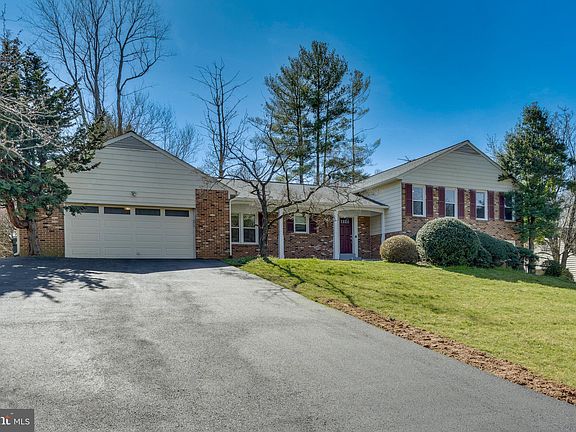 2nd image of 1118 Trotting Horse Ln