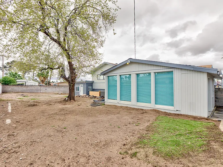 2552 Champions Cir #8 — Photo 14