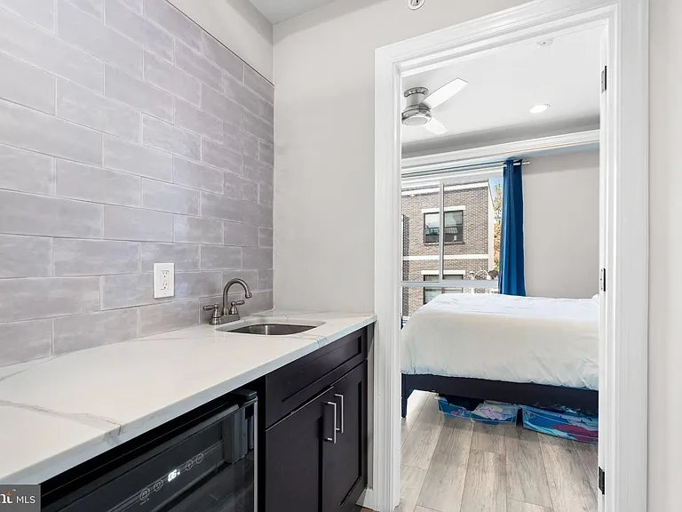 1528 W Seybert St — Photo 27
