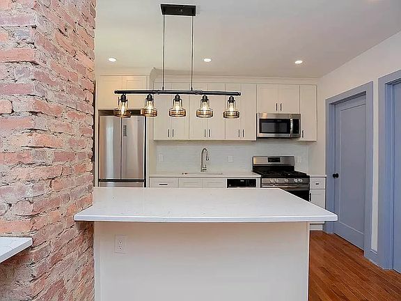 3rd image of 21-58 42nd St Unit 2
