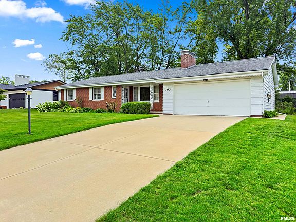 2nd image of 303 Oakwood Cir