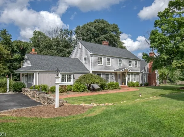 5 Scarlet Oak Rd, Tewksbury Twp., NJ 07830