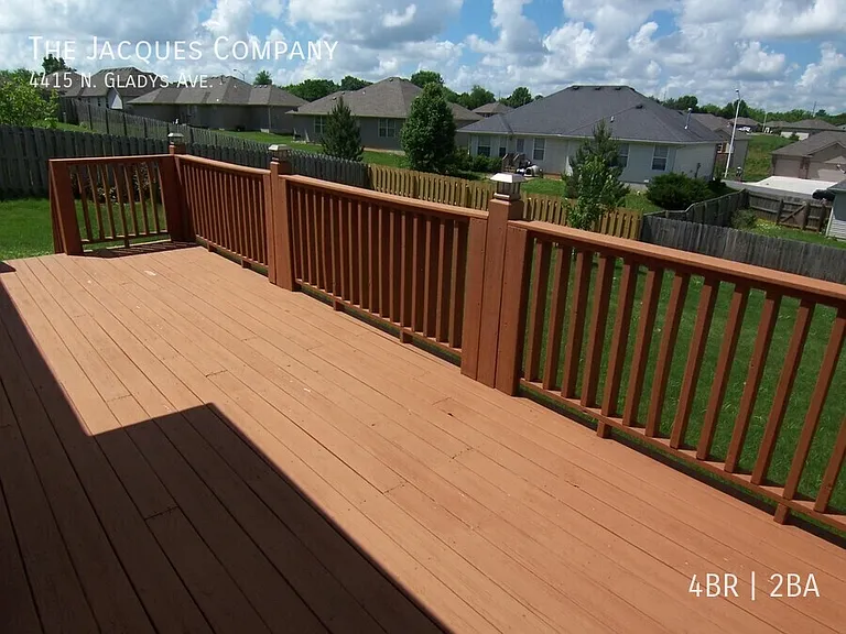 4415 N Gladys Ave — Photo 3