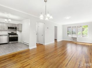 21-15 32nd St #3, Astoria, NY 11105