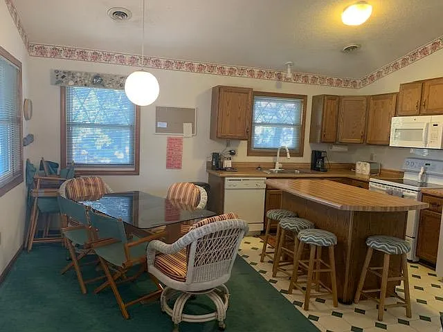 3 bed, 1008 sqft, $2,950 — Photo 4