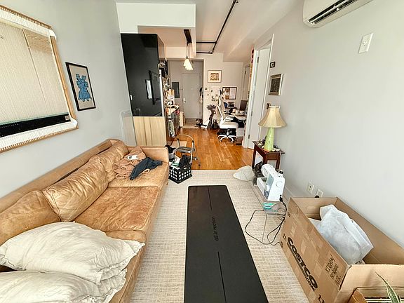 2nd image of 880 Dekalb Ave #401