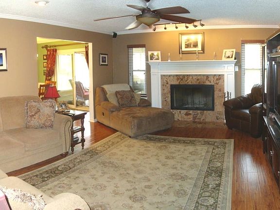 2nd image of 4601 Creekside Dr