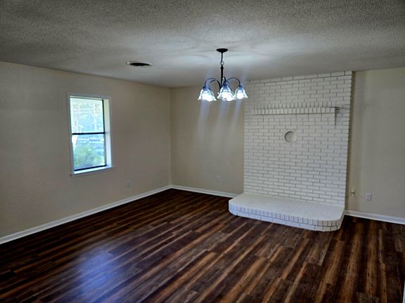 5th image of 301 N Main St