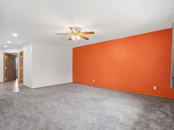 4th image of 601 Spruce Dr Unit 28
