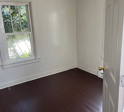 4th image of 923 Hackett St #A