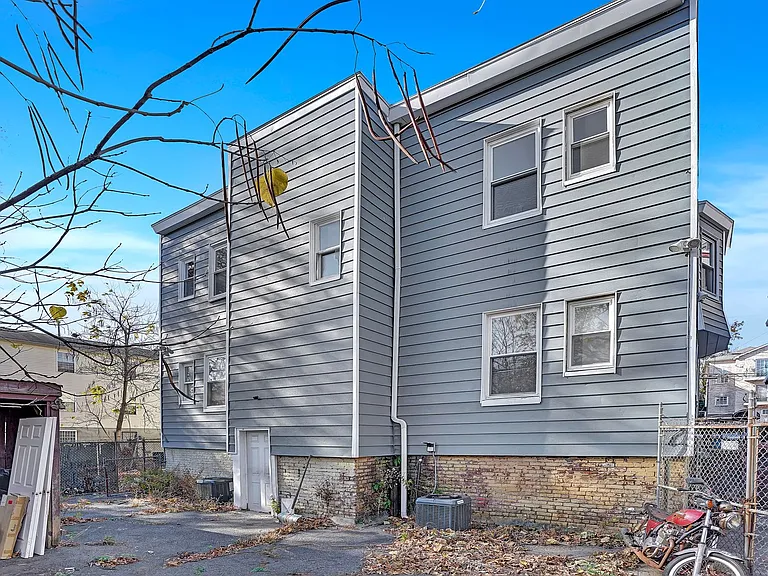 142-144 Seymour Ave — Photo 16
