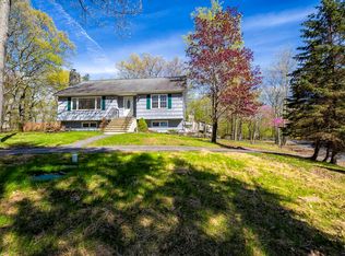 217 Upper Lakeview Dr, Hawley, PA 18428