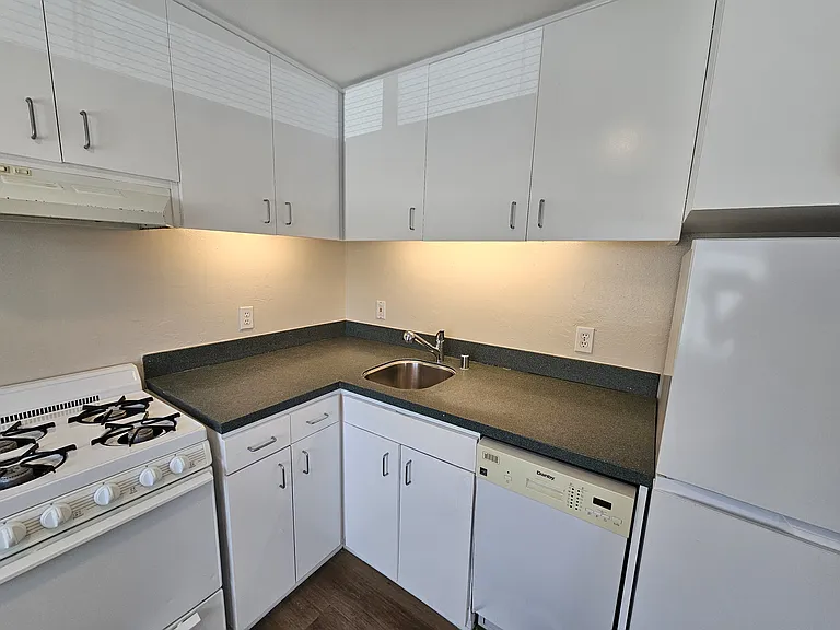 1132 7th St #7 — Photo 8