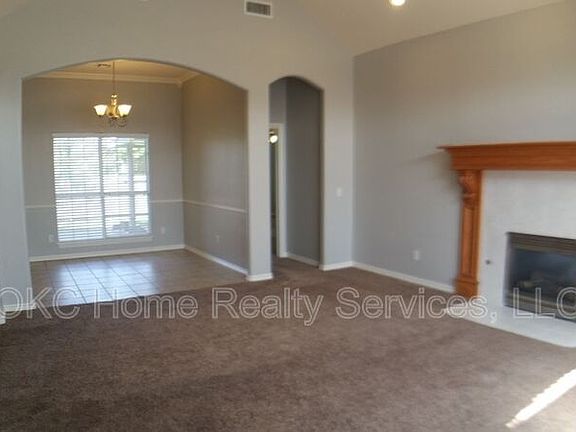 2nd image of 2521 Thomas Dr