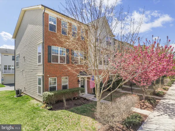 43965 Eastgate View Dr, Chantilly, VA 20152